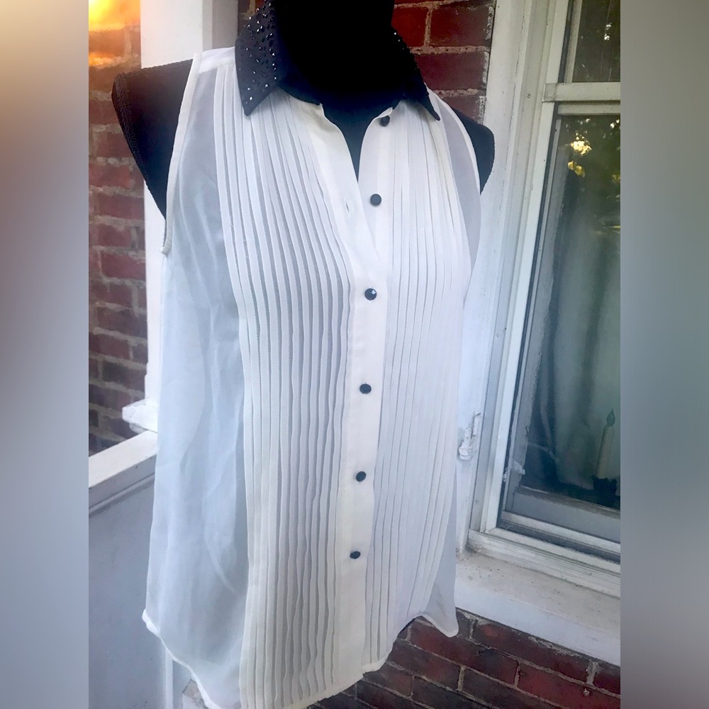 VGUC Limited tuxedo pleat blouse💋